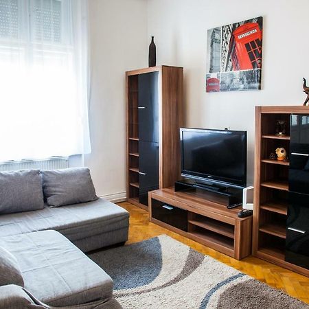 Inner City Apartment Дебрецен Екстер'єр фото