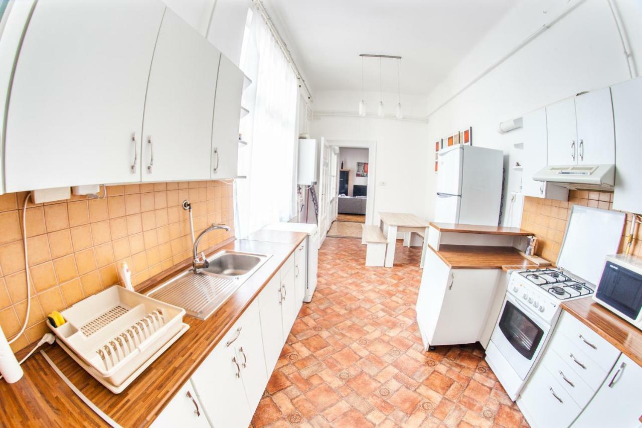 Inner City Apartment Дебрецен Екстер'єр фото