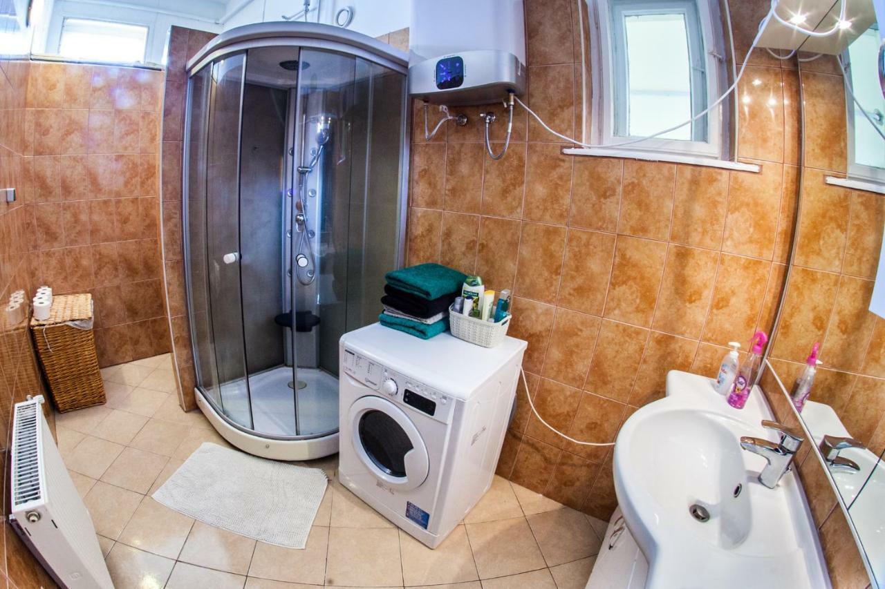 Inner City Apartment Дебрецен Екстер'єр фото