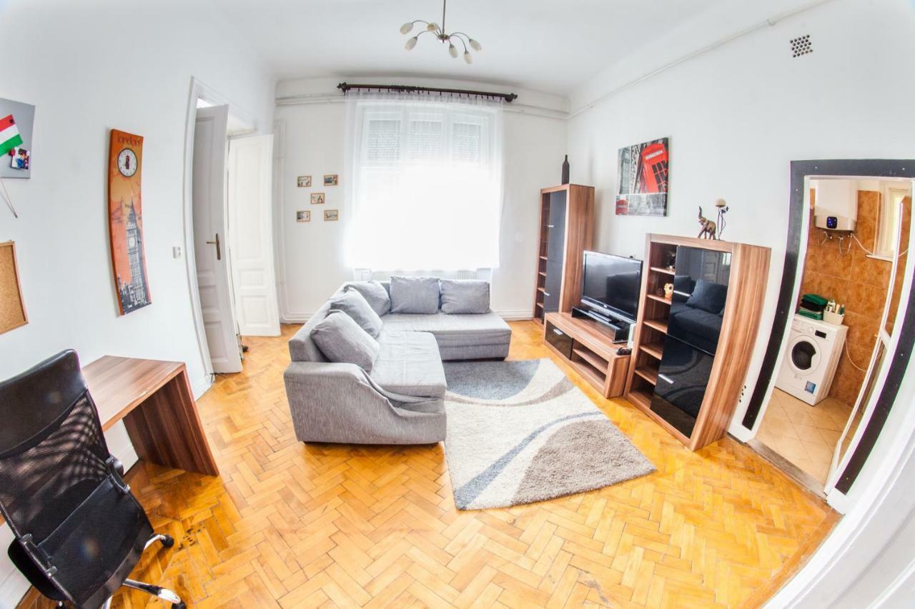 Inner City Apartment Дебрецен Екстер'єр фото